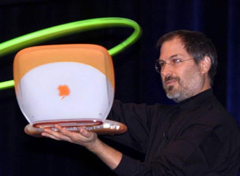 Steve Jobs en la presentación del iBook con WiFi