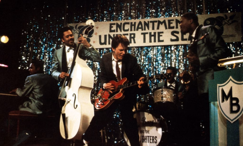 Michael J. Fox tocando Johnny B. Good en Regreso al Futuro