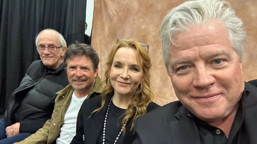 Los intrepretes de Regreso al Futuro en una convención